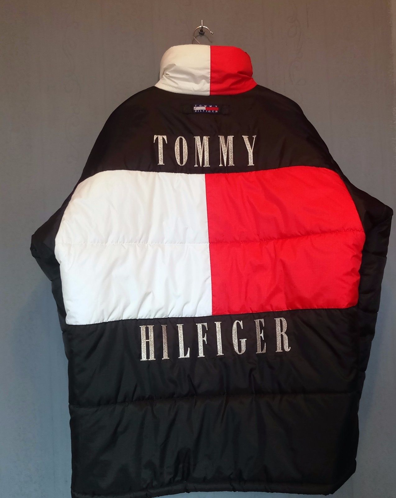 Sélection de ventes exceptionnelles de blousons et sweats Vintage Tommy Hilfiger